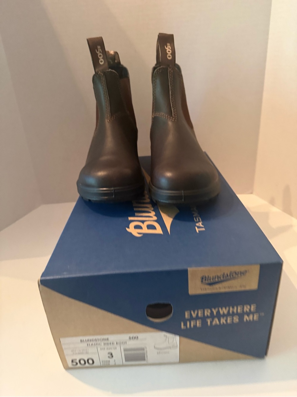 Blundstone Brown Leather Chelsea Boots US MEN 4, US WOMEN 6 NEW